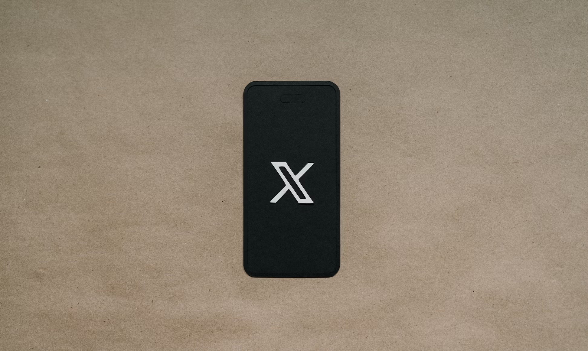 logo da X em smartphone