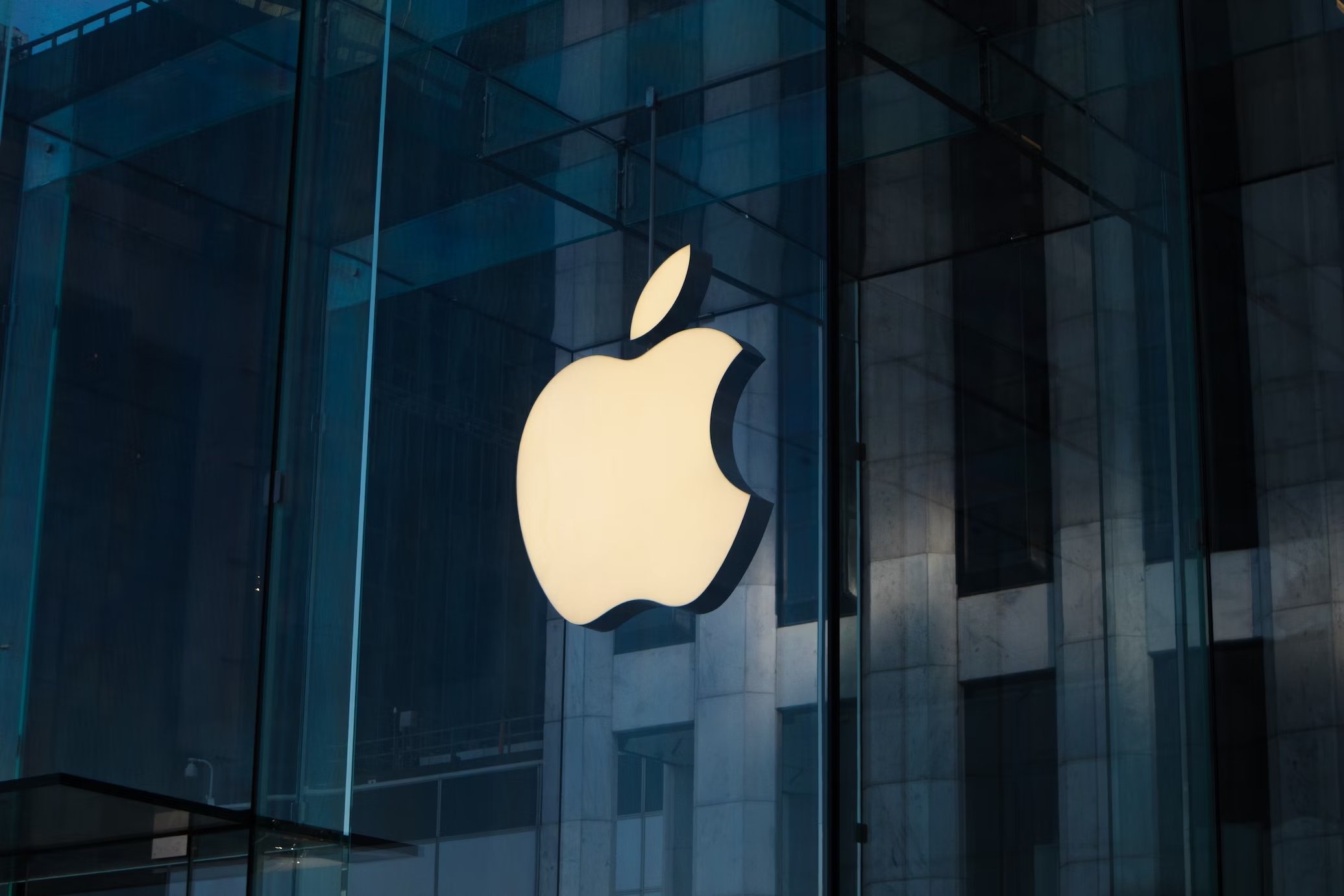 Receitas da Apple em queda apesar de vendas recorde do iPhone e serviços